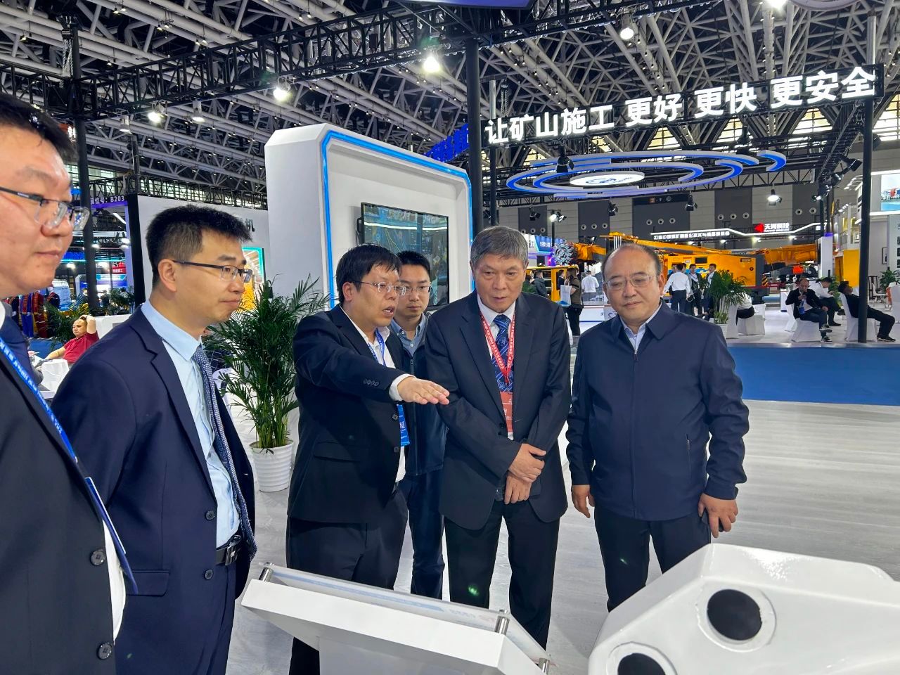 FB3368EFCD24940D90DEF98EB76_DBBE8BDC_3F413